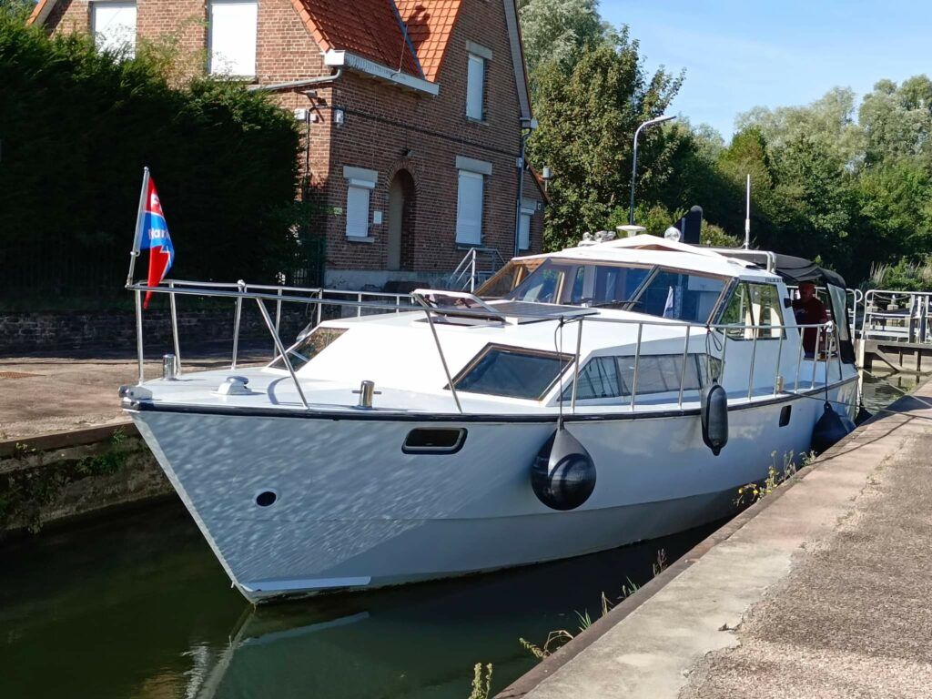 vedette-hollandaise-a-vendre-fluvialys